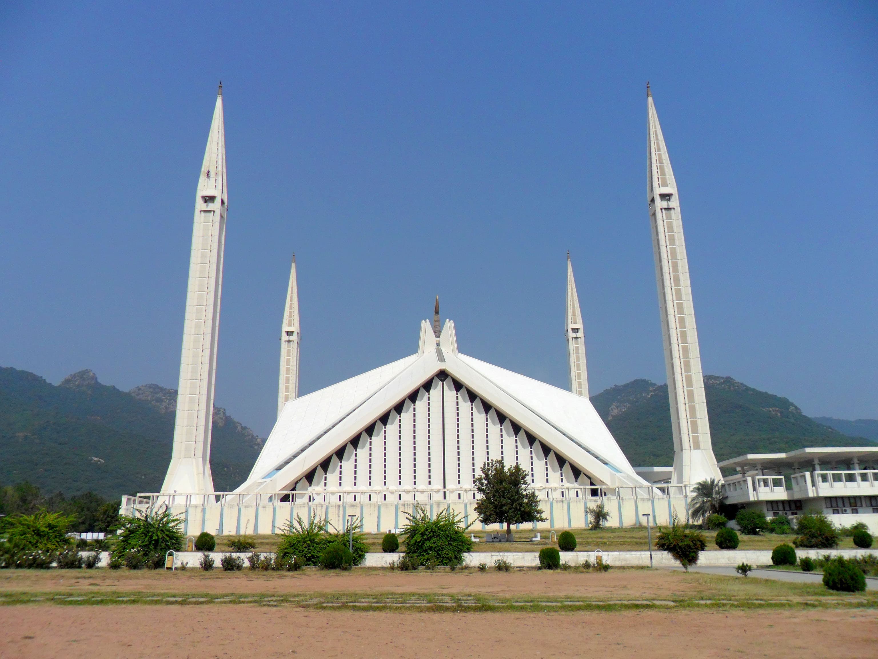 Image of the Faisal Mosque  3