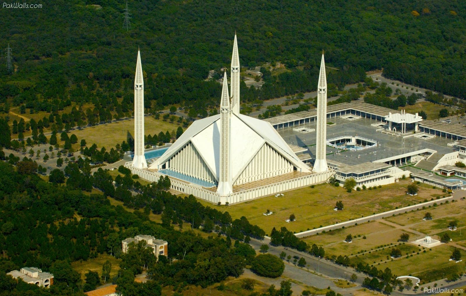 Image of the Faisal Mosque  5