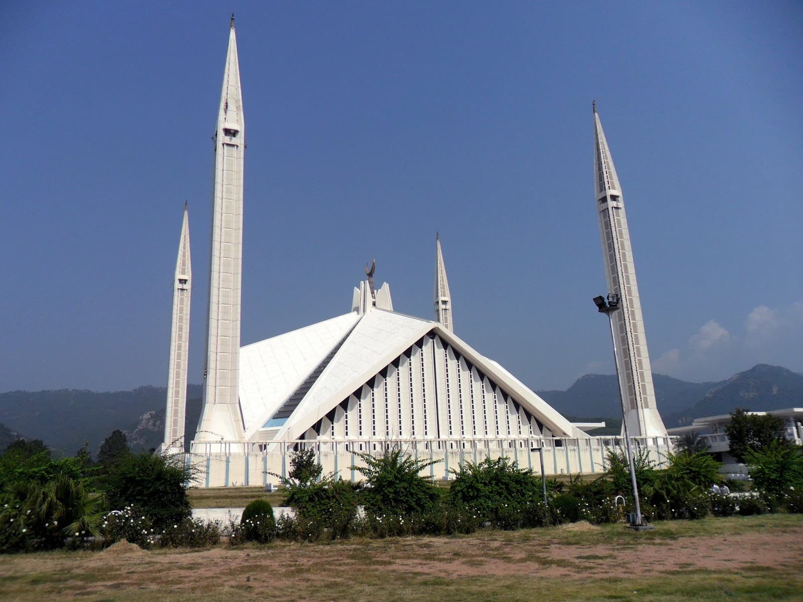 Image of the Faisal Mosque  4