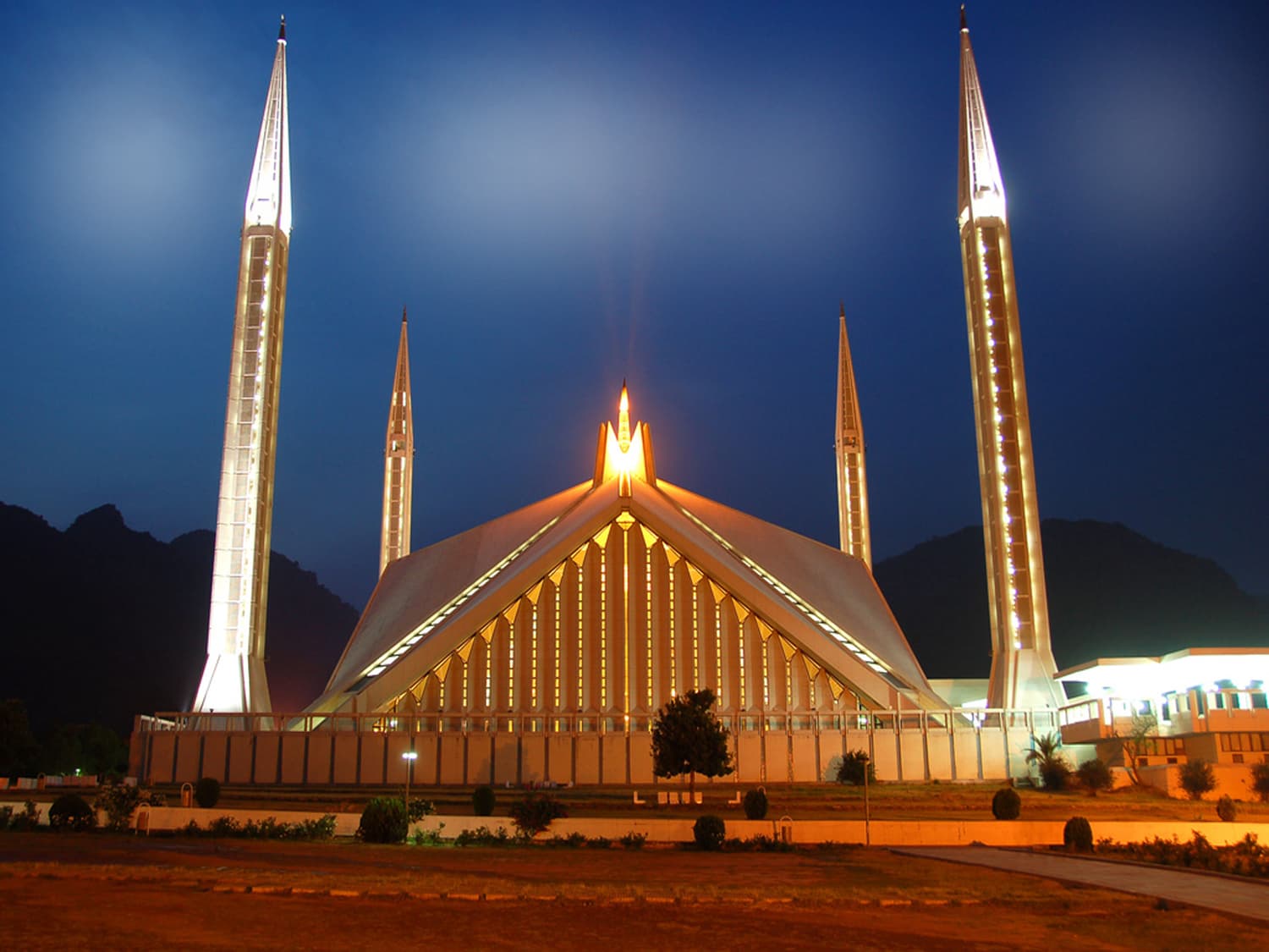 Image of the Faisal Mosque  2