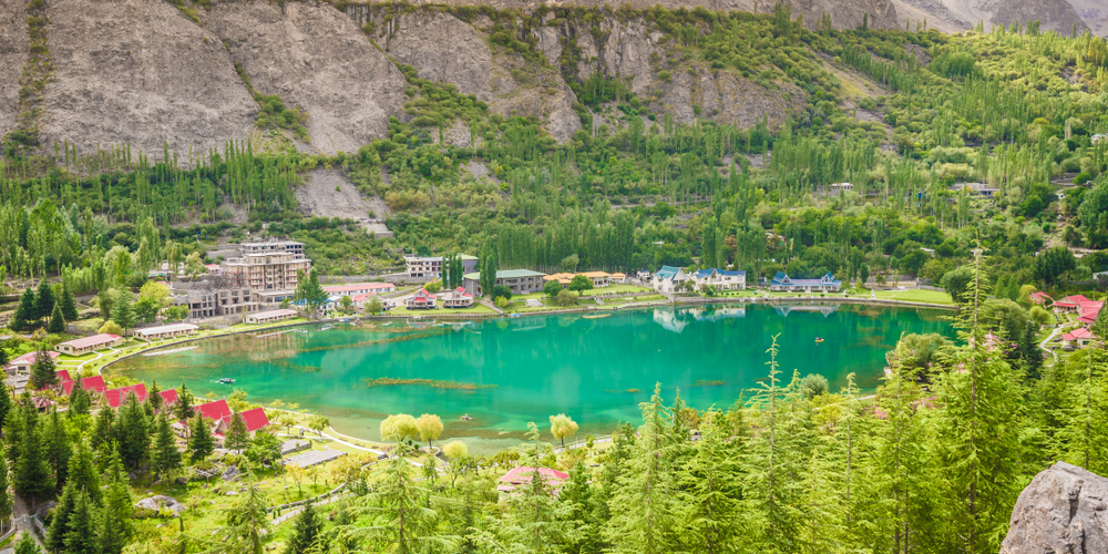 Image of the Lower Kachura Lake  5