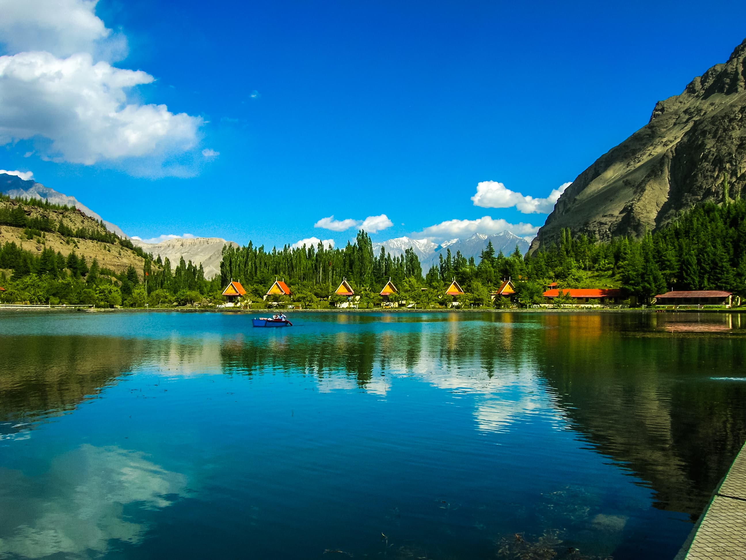 Image of the Lower Kachura Lake  2