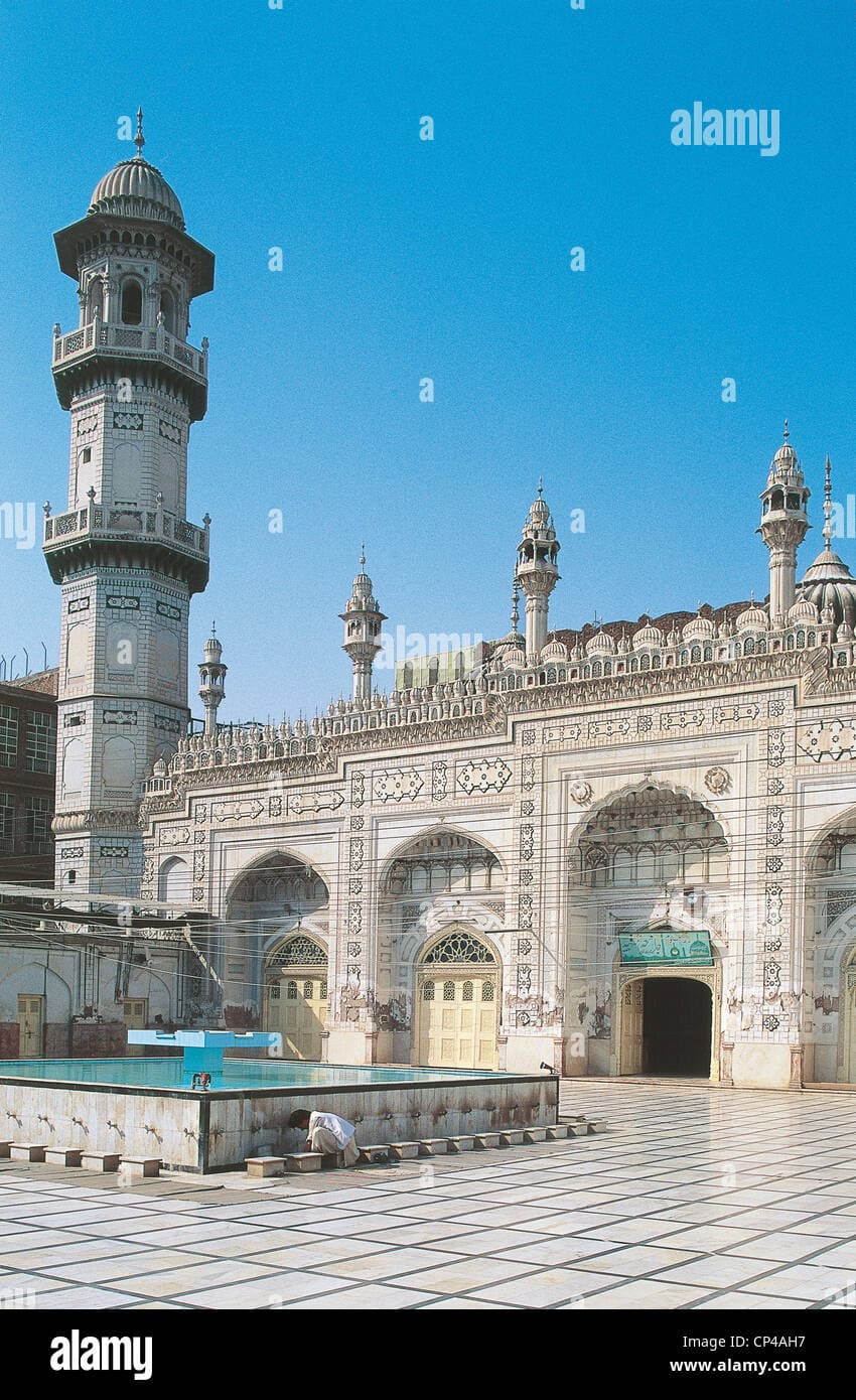 Image of the Mahabat Khan Mosque  7