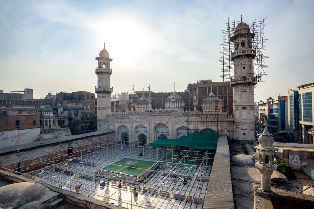 Image of the Mahabat Khan Mosque  8