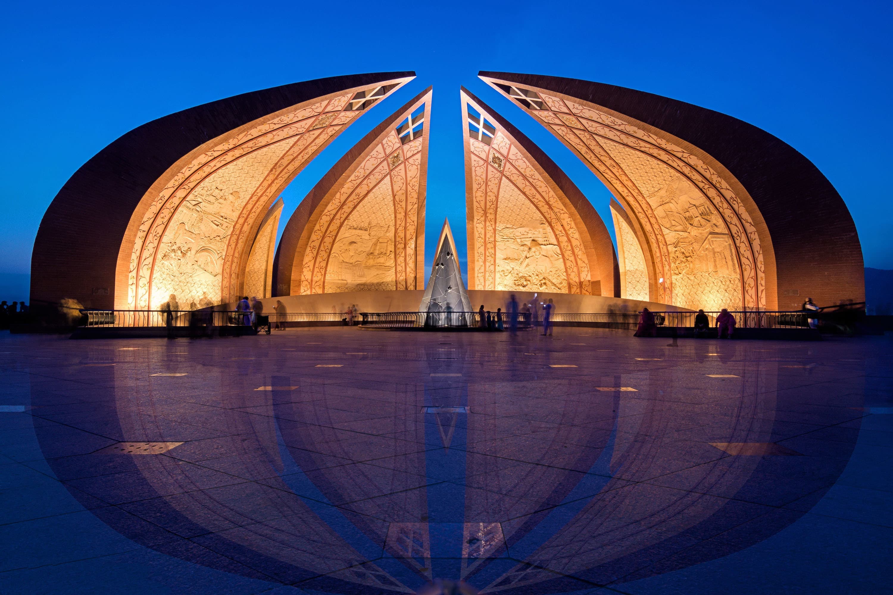 Image of the Pakistan Monument  3