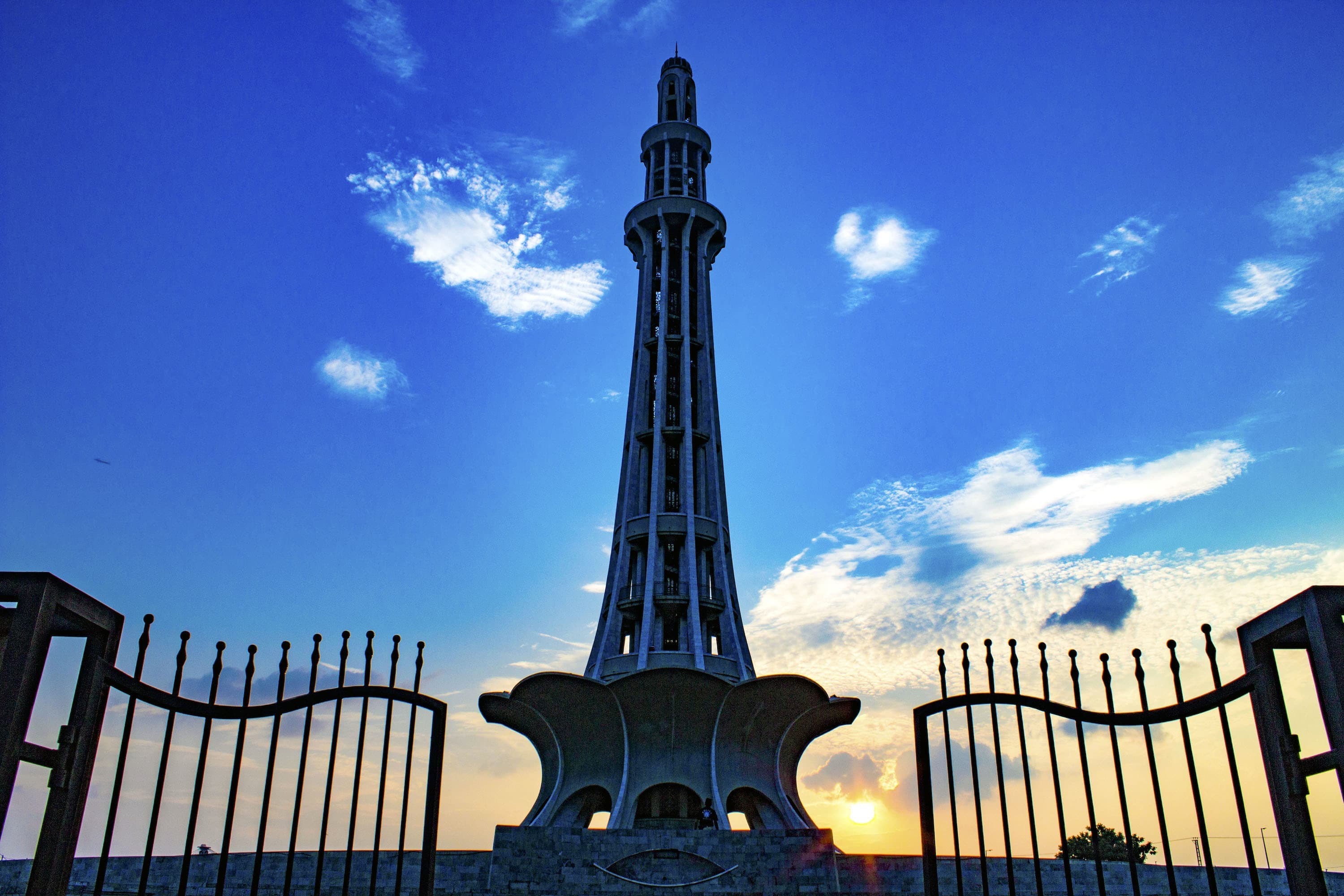 Image of the Pakistan Monument  4