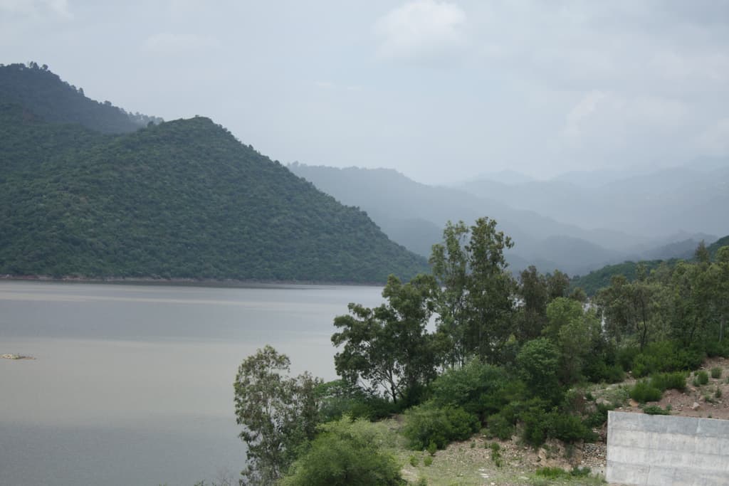 Image of the Simly Dam Lake  7