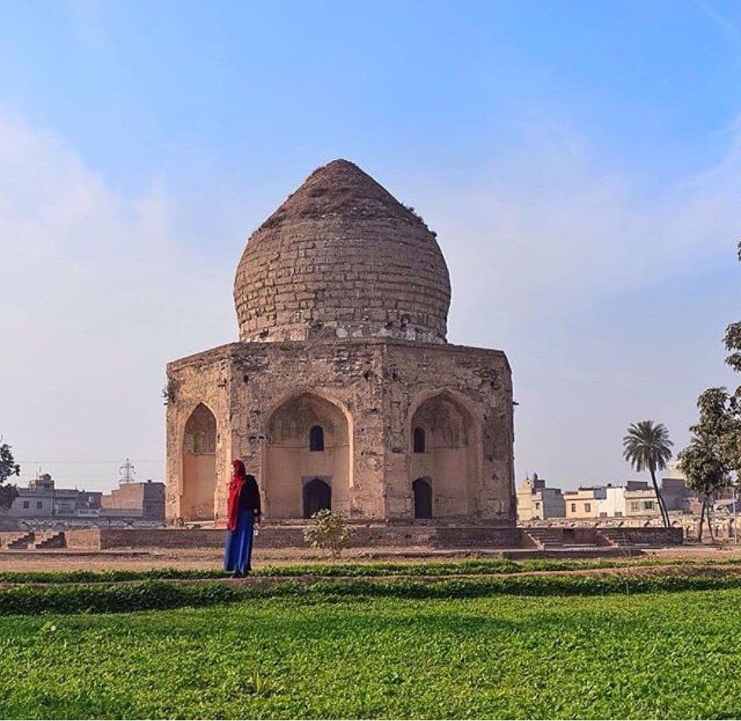 Image of the Tomb of Asif Khan  9