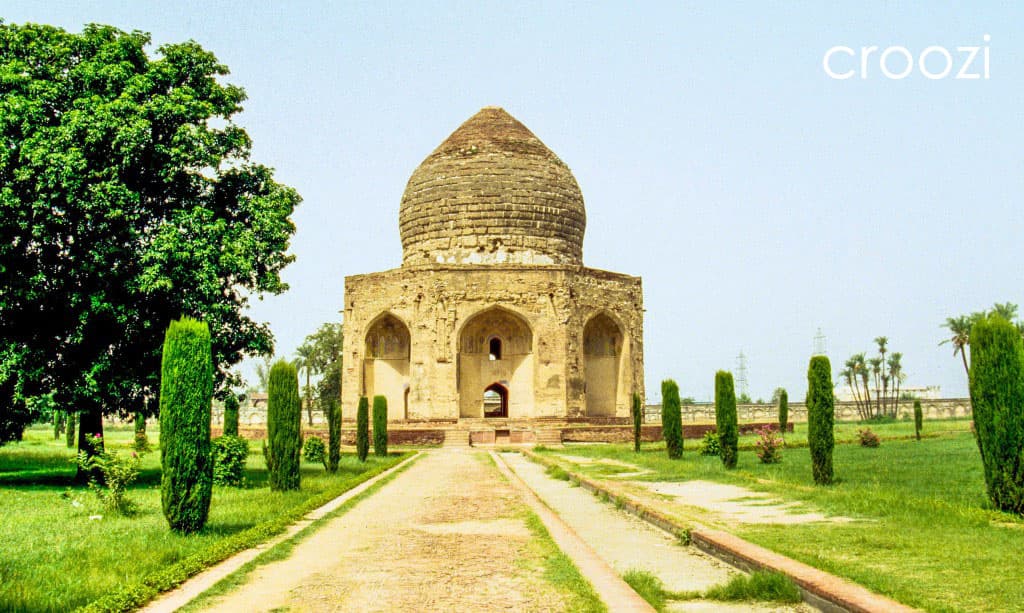 Image of the Tomb of Asif Khan  1