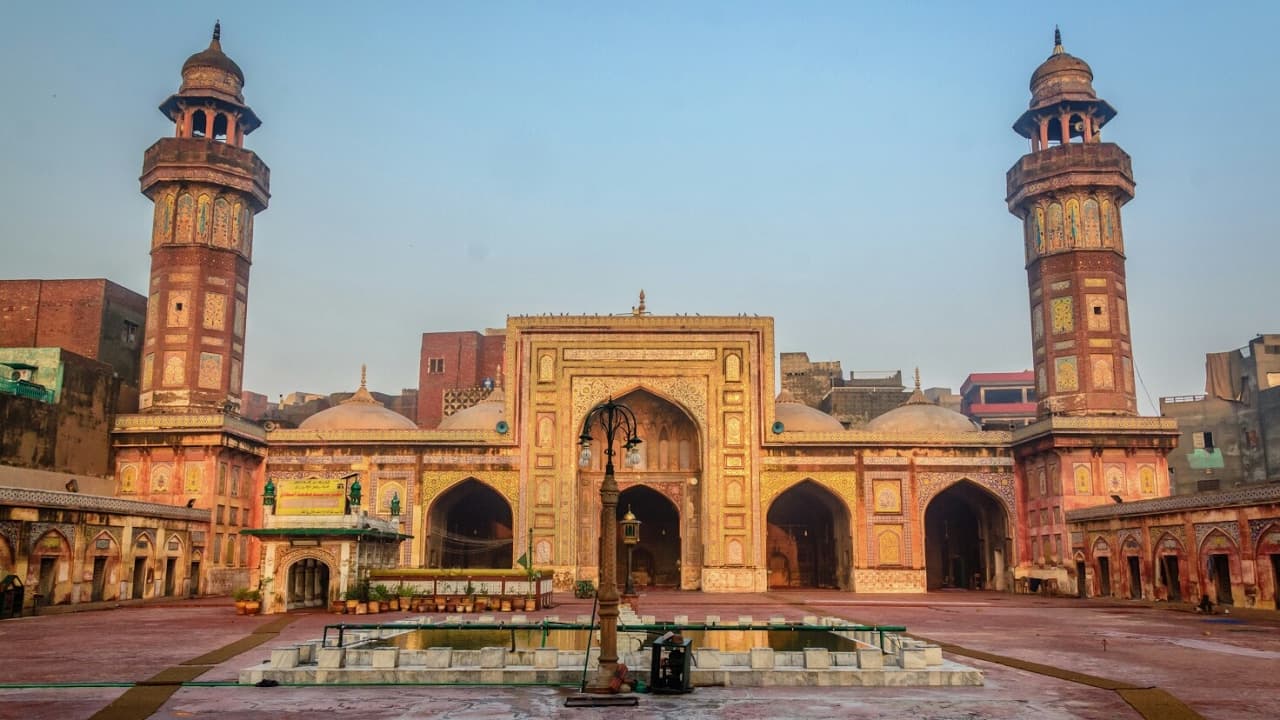 Image of the Wazir Khan Mosque Lahore  6